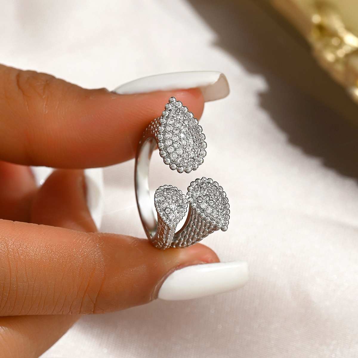 1 Piece Copper Inlaid Zircon Fashion Light Luxury High-end Elegant Diamond Leaf Shape Women's Ring Banquet Party Jewelry Accessory