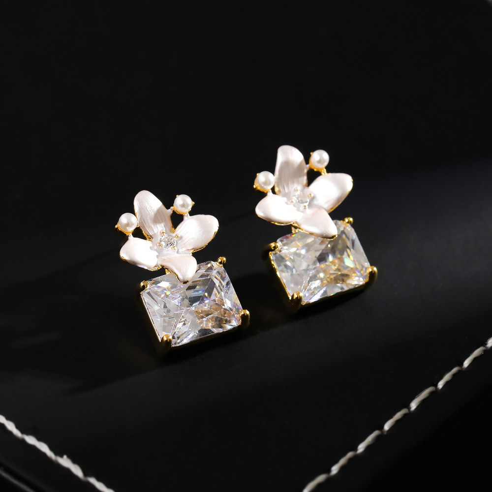 New Simple Floral Sugar Cube Earrings Women's New Style Fashion Fresh Personality Luxury Lightweight Elegant Jewelry Accessories