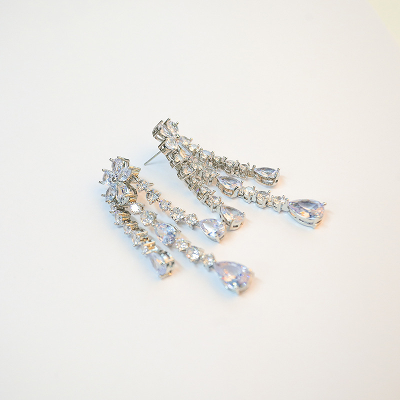 Royal Style Long European Diamond Inlaid Flower Petal Tassel Water Plated Imitation Gold Geometric Pattern Earrings Women's Fashion Jewelry Accessories