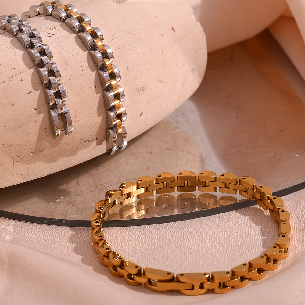 304 Stainless Steel Solid Color PVD Coated Stone-Free 18K Gold Plated Real Gold Plated Basic Simple Style Classic Style Waterproof Non Tarnish Plating Gold Silver Bracelets