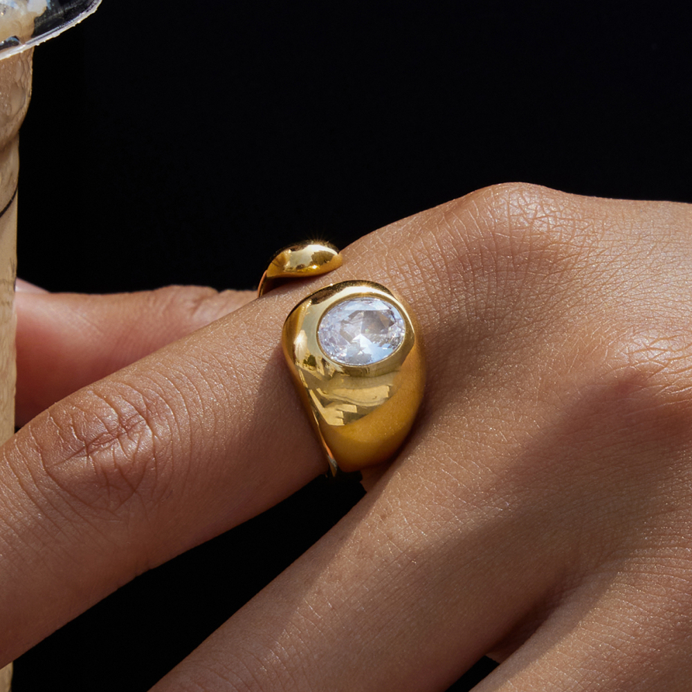 Ladies Classic Style Open Ring Stainless Steel 18K Gold Square And Round Diamond Decorated Ring Travel Suitable All Seasons