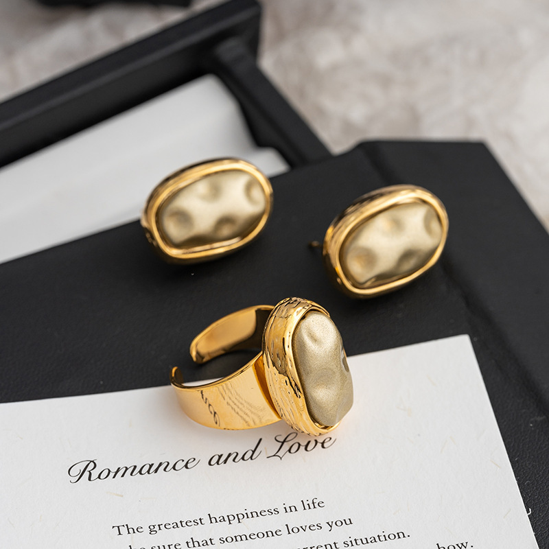 Earring Women's Unique Design Oval Shape Gold Color Minimalist Cold Style Stud Earrings High-End Feelings Jewelry Accessories