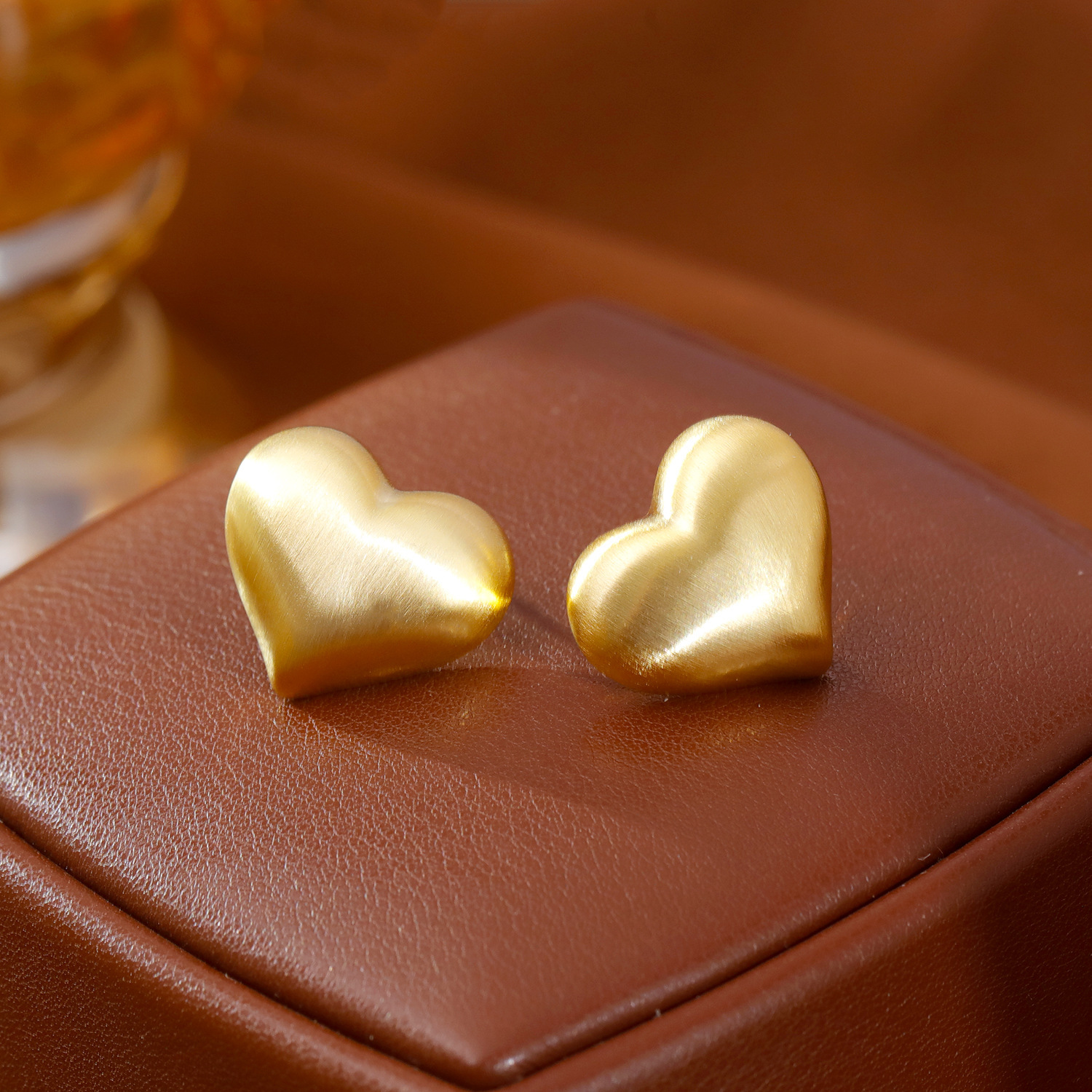 Metallic Tarnished Heart Shaped Earrings Women's Commute Fashion Elegant Lightweight Luxury Versatile Ear Jewelry