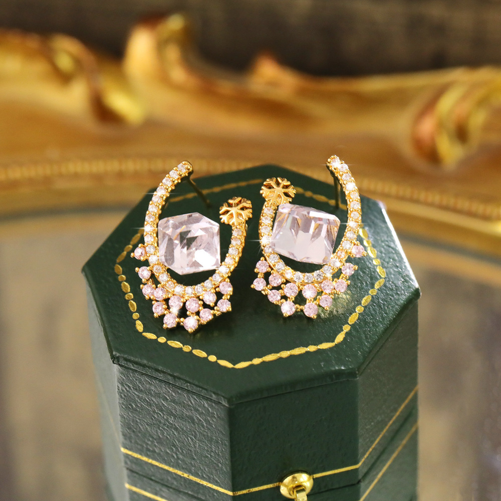 Elegant Pink Zircon Stud Earrings Fashionable Geometric Pattern Women's Jewelry Accessories Shiny Gentle Lady Ear Decor High-End Hoops