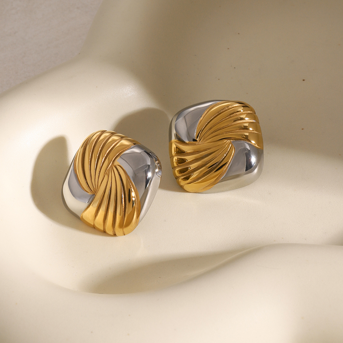 304 Stainless Steel Color Block PVD Coated 18K Gold Plated Simple Style Classic Style Plating Gold Ear Studs