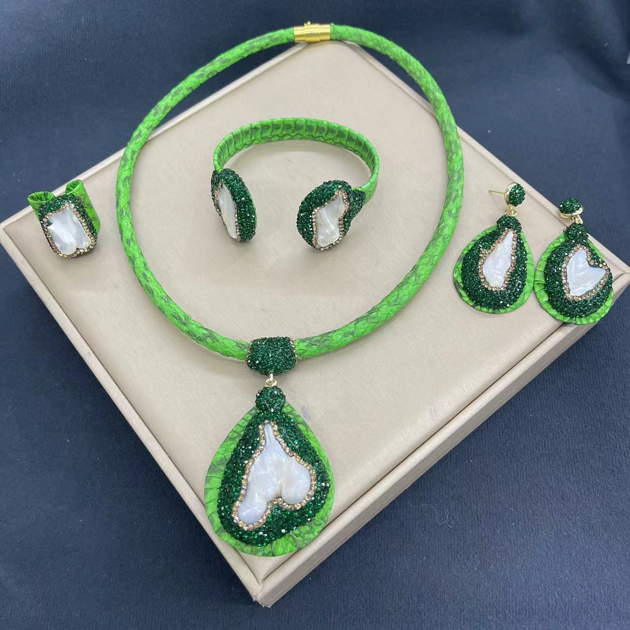 Natural Snake Skin Four Piece Set Embedded With Pearls And Czech Crystals For High End Banquet Jewelry Accessories