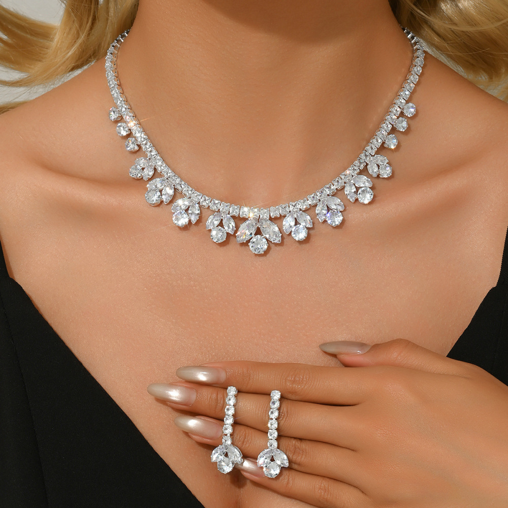 Elegant Crystal Zircon Drop Shaped Earrings Necklace Set Lightweight Simple Fashion Clavicle Chain Jewelry Accessories