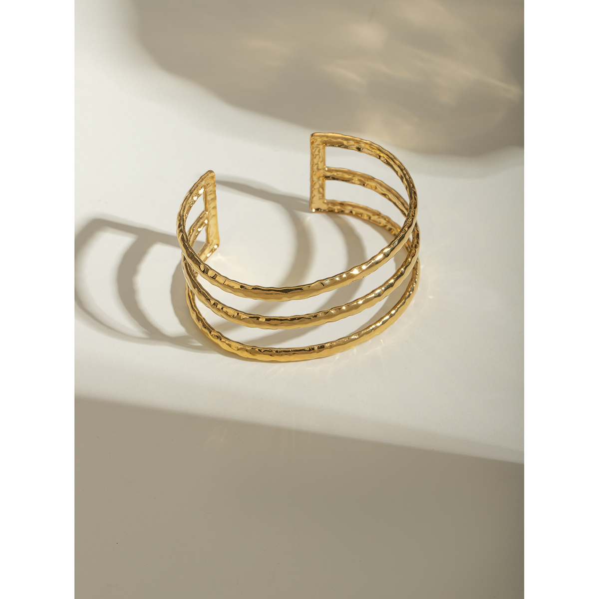 304 Stainless Steel Solid Color PVD Coated 18K Real Gold Plated Simple Style Classic Style Gold Bangle