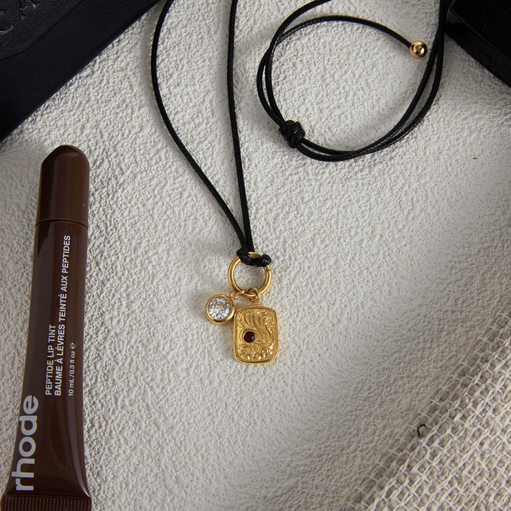 Classic Style Designer Pendant Necklace For Women 18K Gold Stainless Steel Zirconia Stones Red Water Diamond Square Coin Series Black Wax Rope 82cm