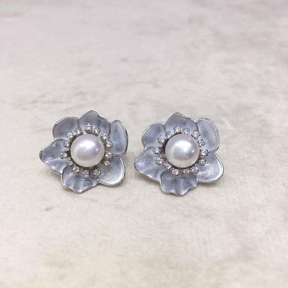 Natural Freshwater Pearl Earrings Women High-End Classic Baked Paint Camellia Pearl Studs Internet Famous Jewelry Accessories