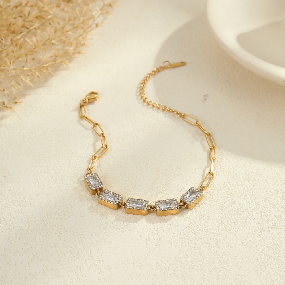 Fashion Stainless Steel Zircon Heart-Shaped Collarbone Chain Necklace Jewelry Set Luxurious Women's Accessories Suitable For Parties And Dates