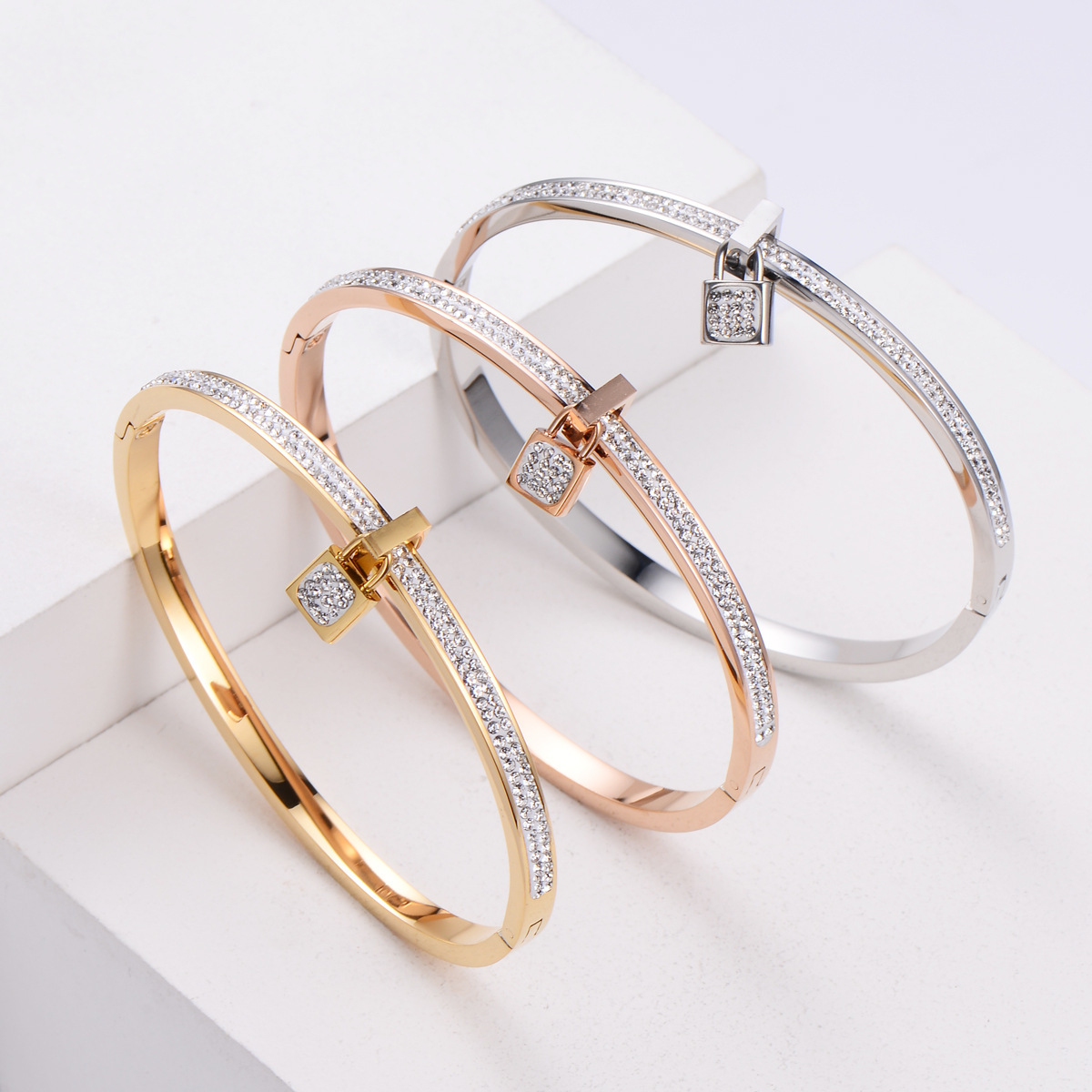 PVD Coated 18K Gold Plated U Shape 304 Stainless Steel Waterproof Non Tarnish