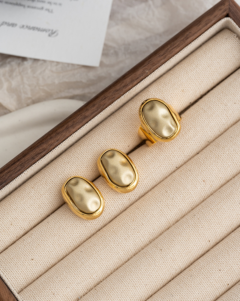 Earring Women's Unique Design Oval Shape Gold Color Minimalist Cold Style Stud Earrings High-End Feelings Jewelry Accessories