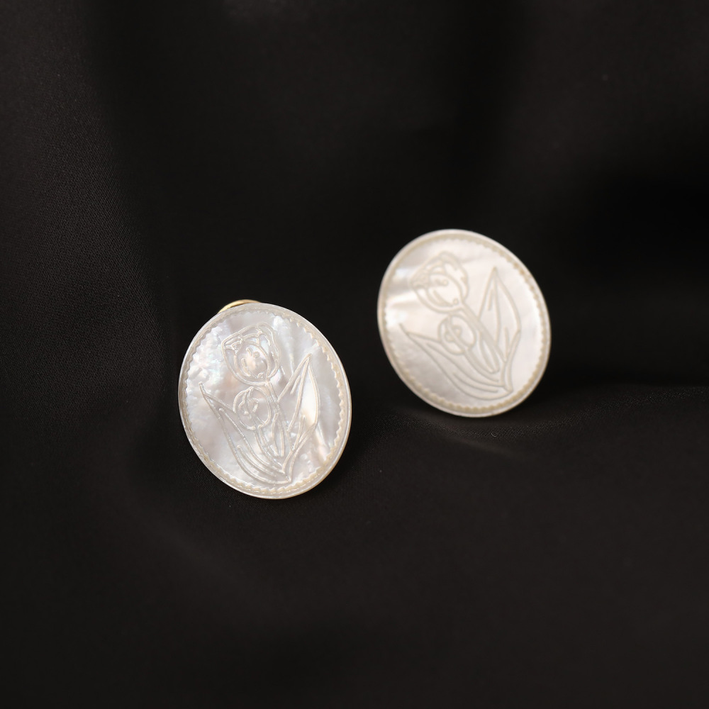 French Style Natural Shell Carved Tulip Earrings High-End Abalone Jewelry No Piercing Required Elegant Fashion Accessories