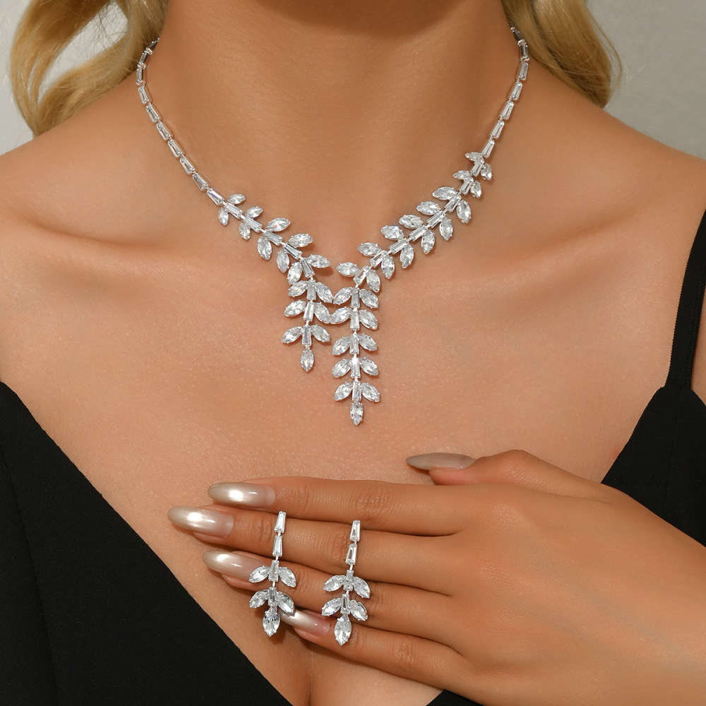 Elegant Princess Diamond Flower Necklace Earring Set Court Style Zircon Dinner Dress Accessories Full Of Sparkle And Shine