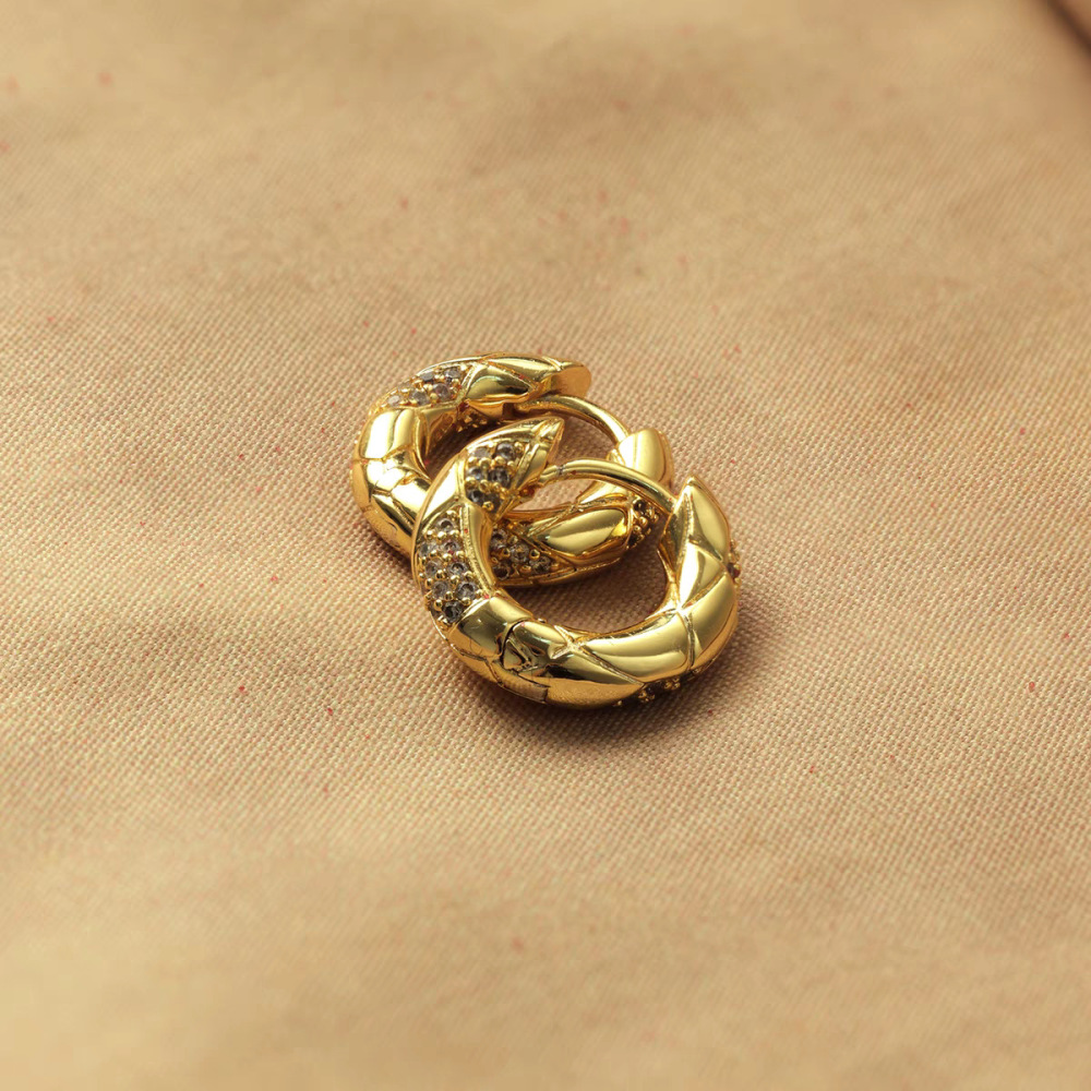 Elegant Snake Charm Small Hoop Earrings Women's Luxury French Style Fashionable Vintage Dangle Earrings Quality Jewelry Accessories