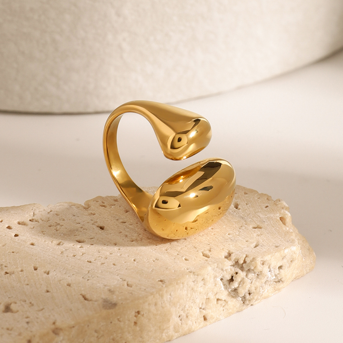 304 Stainless Steel Solid Color PVD Coated 18K Real Gold Plated Elegant Luxurious Classic Style Open Rings