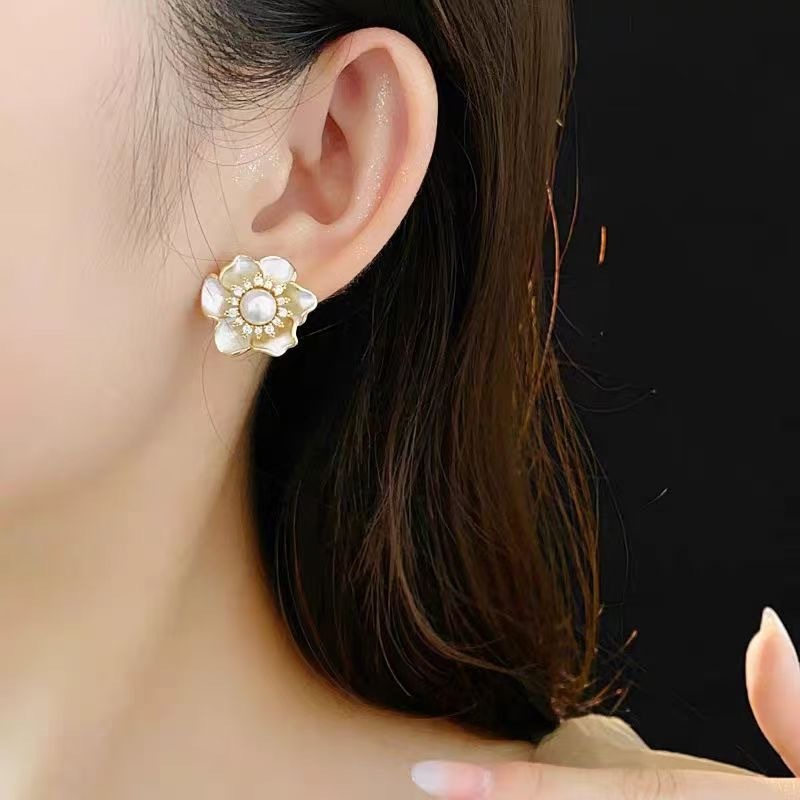 Natural Freshwater Pearl Earrings Women High-End Classic Baked Paint Camellia Pearl Studs Internet Famous Jewelry Accessories