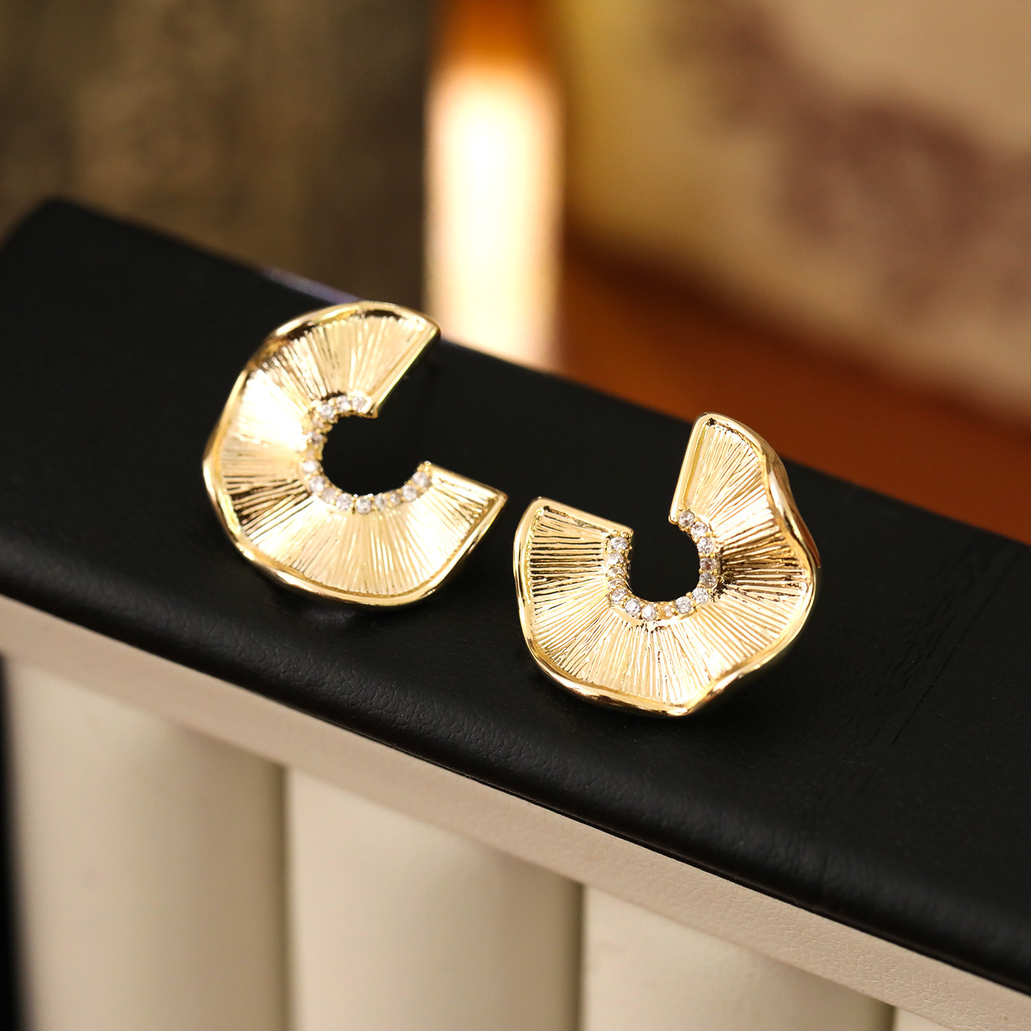 Fashionable Geometric Heart Shaped Dangle Earrings Women Simple Style Wave Folded Copper Alloy Elegant Atmosphere Ear Jewelry