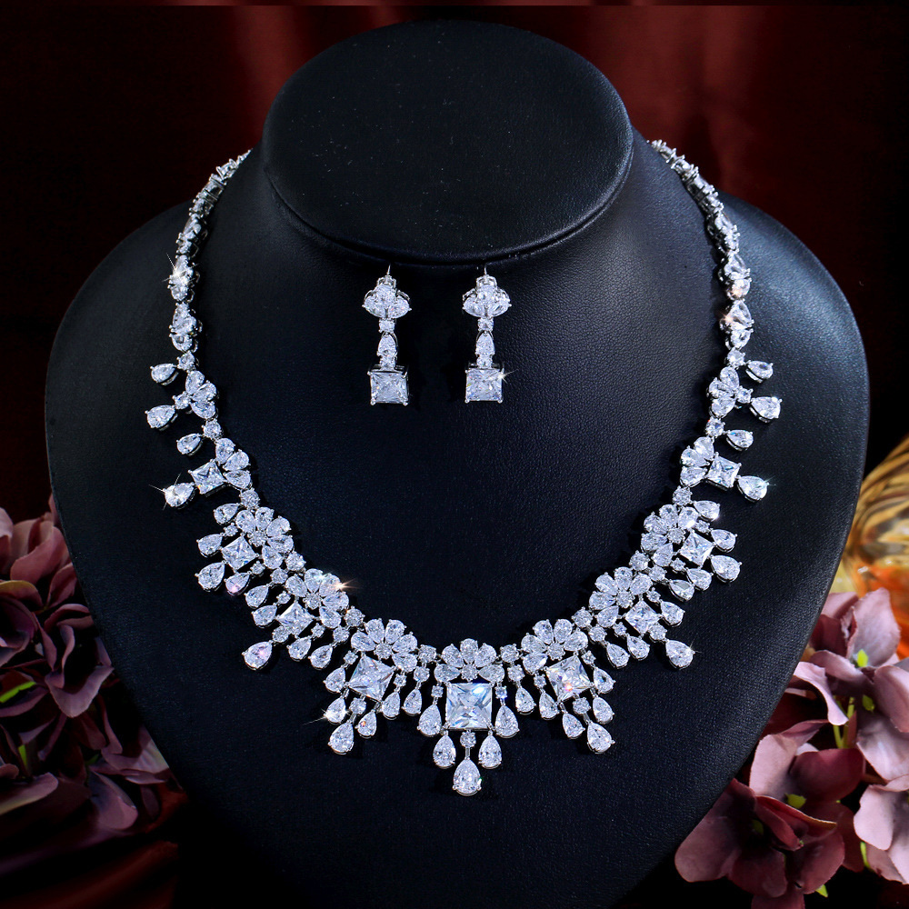 Luxurious Copper Zirconia Jewelry Set Necklace And Earrings Sparkling Wedding Dress Suitable For Women To Wear To Weddings Or Banquets