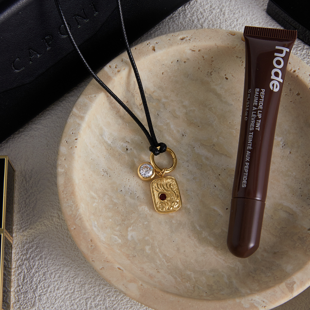 Classic Style Designer Pendant Necklace For Women 18K Gold Stainless Steel Zirconia Stones Red Water Diamond Square Coin Series Black Wax Rope 82cm