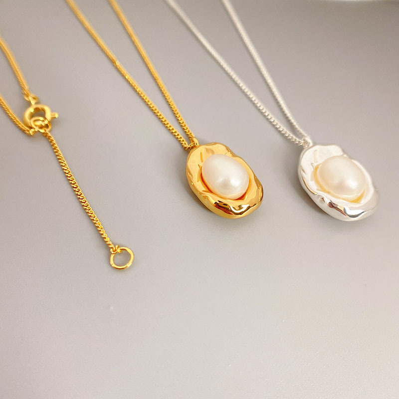 French Design Versatile Small Bean Shape Embedded Freshwater Cultured Pearl Necklace Fashion Clavicle Chain Geometric Pattern Women's Jewelry