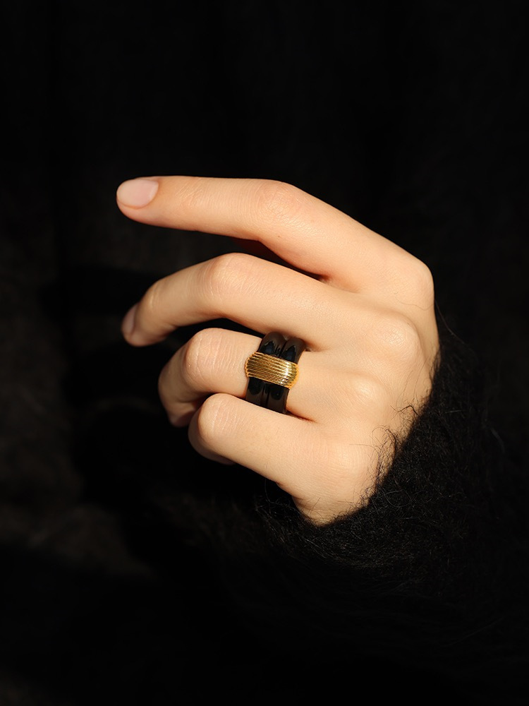 French Fashion Enamel Drip Glaze Ring Wide Version Golden Plated Black Striped Elegant Copper Finger Ring Jewelry Accessories