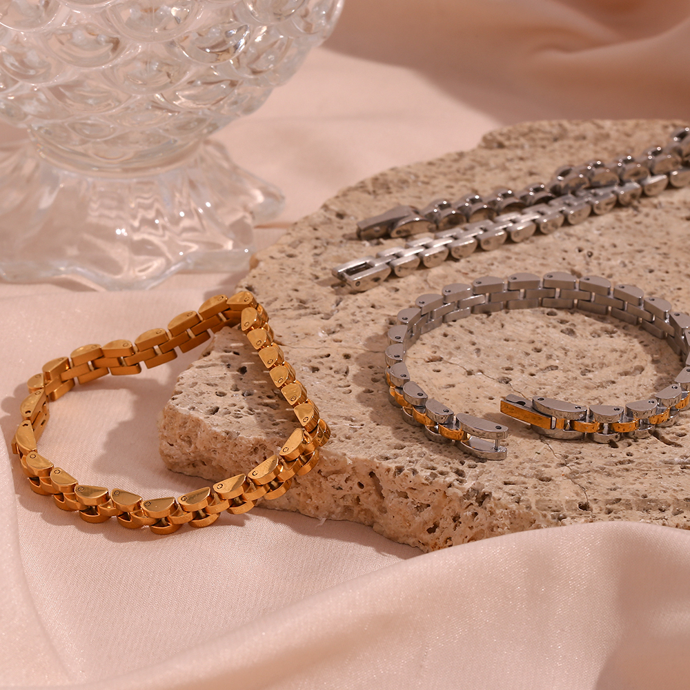 304 Stainless Steel Solid Color PVD Coated Stone-Free 18K Gold Plated Real Gold Plated Basic Simple Style Classic Style Waterproof Non Tarnish Plating Gold Silver Bracelets
