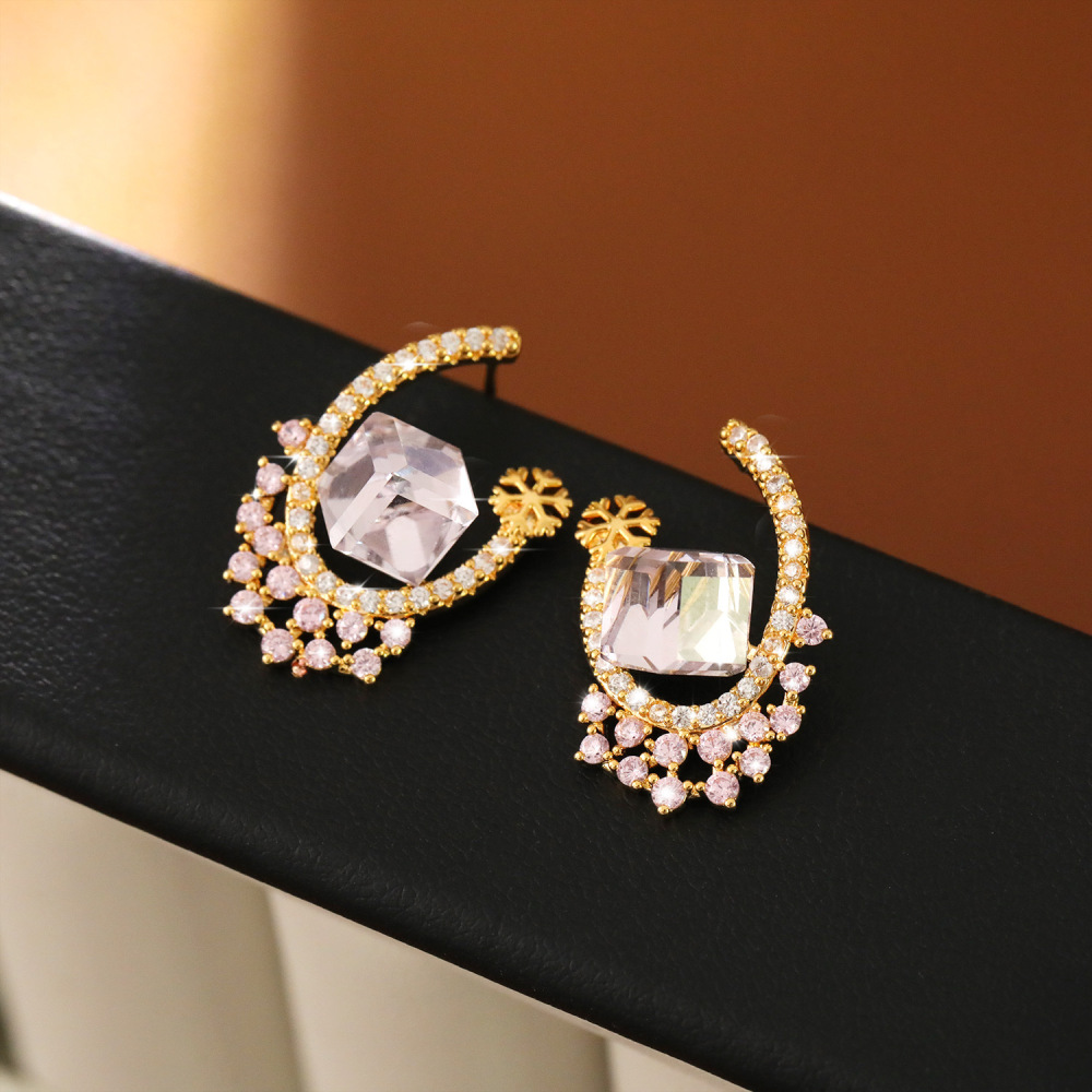 Elegant Pink Zircon Stud Earrings Fashionable Geometric Pattern Women's Jewelry Accessories Shiny Gentle Lady Ear Decor High-End Hoops