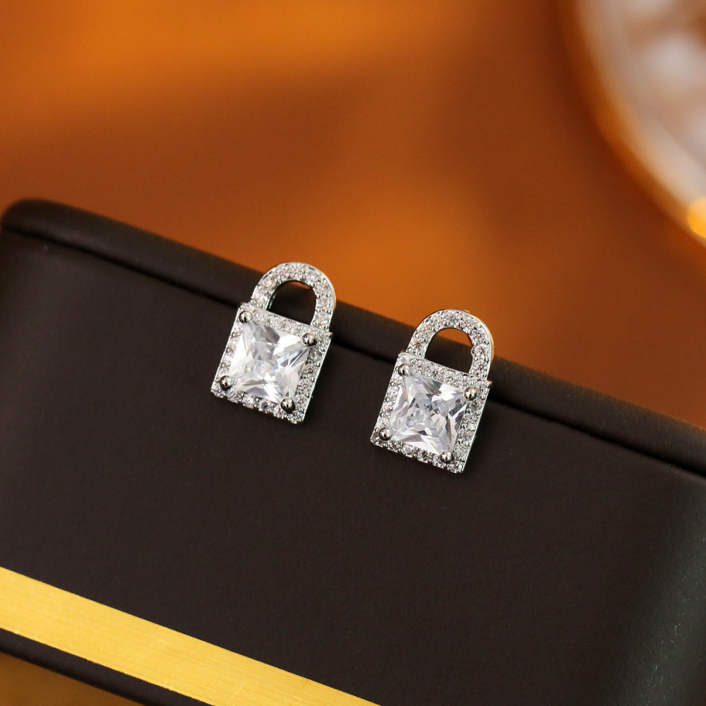 Elegant Women's Green Zircon Studs Fashionable Silver Lock Earrings Luxury Geometric Pattern Copper Jewelry Accessories