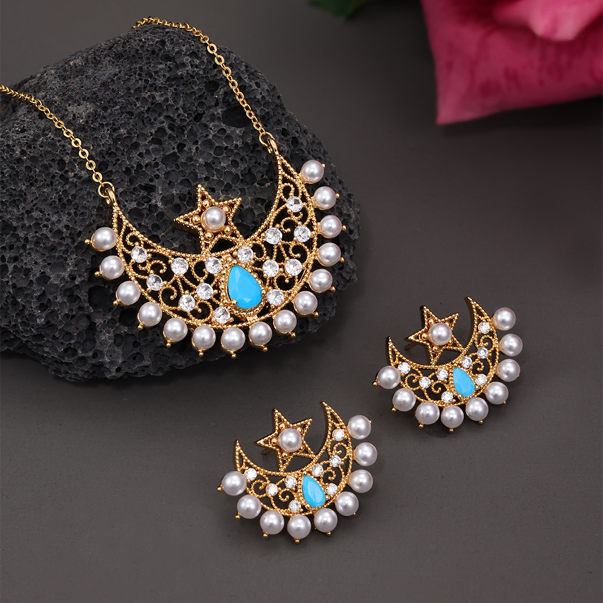 2-Piece Set Copper Inlaid Zircon Ramadan Middle Eastern Star And Moon Hollow Pattern Classic Ethnic Style Women's Earrings Pendant Suitable For Holidays Weddings Engagement Banquets Jewelry Accessories