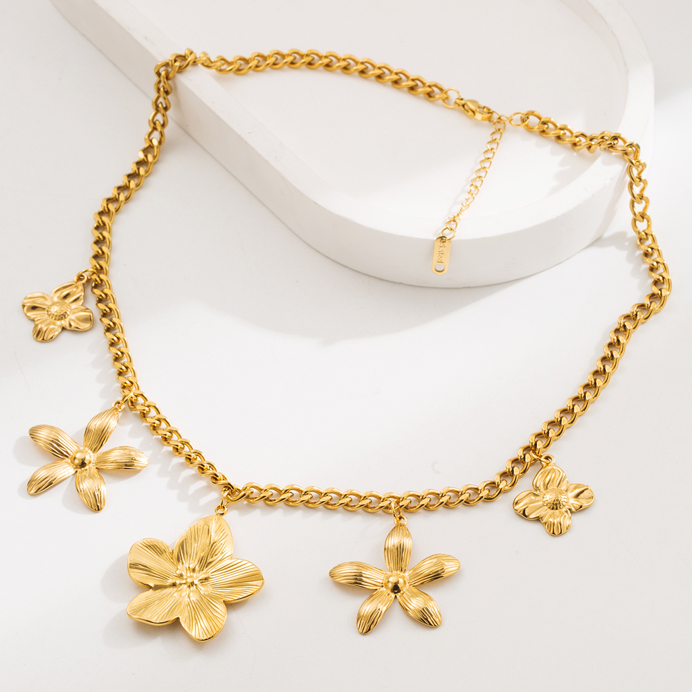 Titanium Steel Pentagram Flower Plated 18K Real Gold Plated Casual Modern Style Classic Style Pearl Cuban Link Chain Curb Chain Cable Chain Gold Multi Charms Necklace