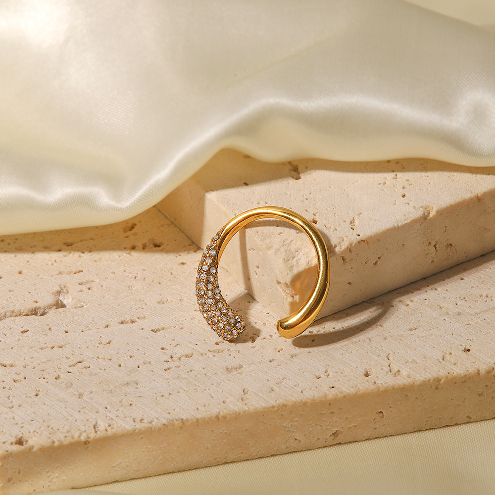 Wholesale Jewelry Fashion Round 316 Stainless Steel  Artificial Diamond PVD Coated Inlay Rings