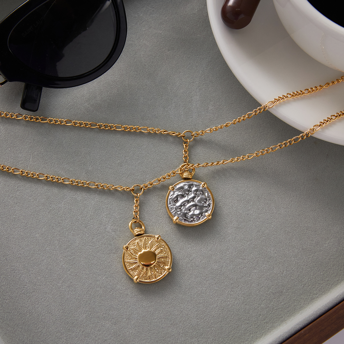 Designer Ladies Classic Style Coin Pendant Necklace 18K Gold Stainless Steel Dual Color Hard Coin Sun Hammer Pattern 50+5cm