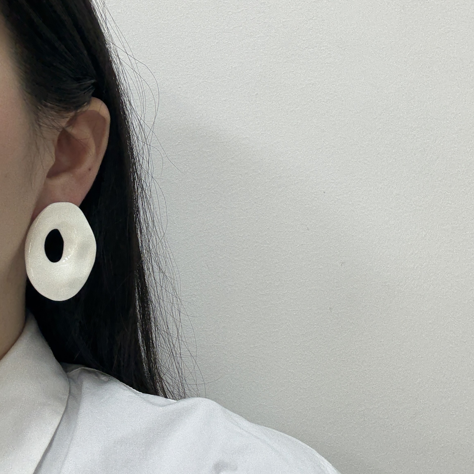 Elegant Simple Geometric White Earrings For Women Fashionable High-End Design Versatile Stylish Copper Jewelry Accessories