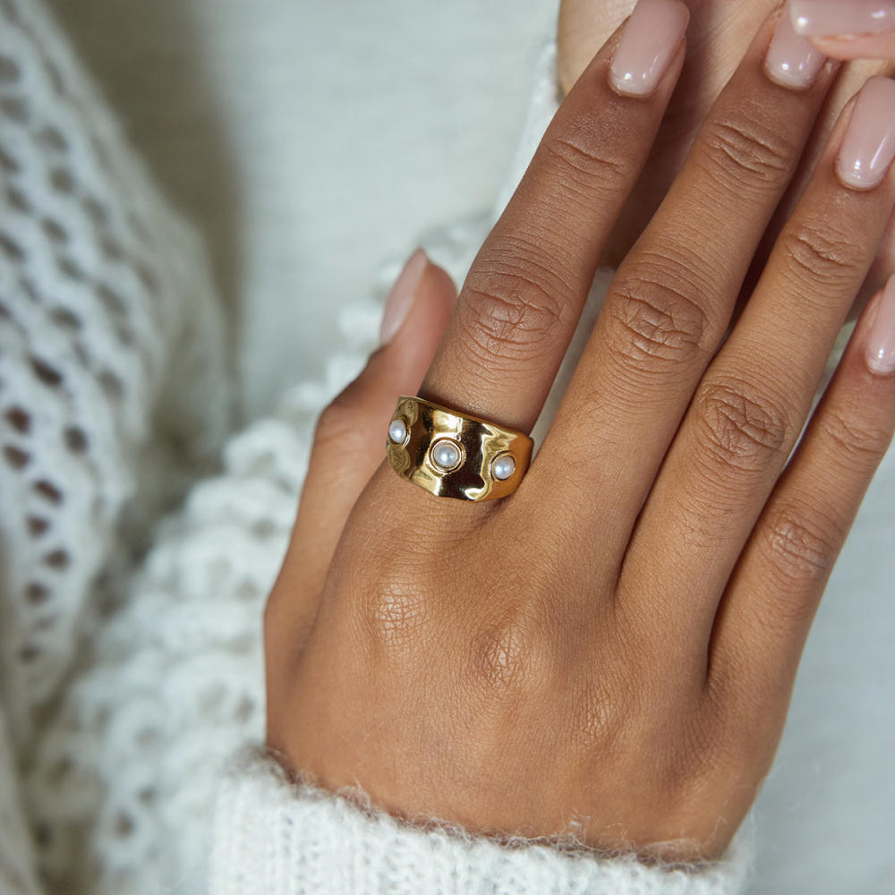 Elegant Ladies Ring With Glass Pearl Stainless Steel 18K Gold Plated Geometric Pattern Vacuum Electroplating Jewelry Accessory