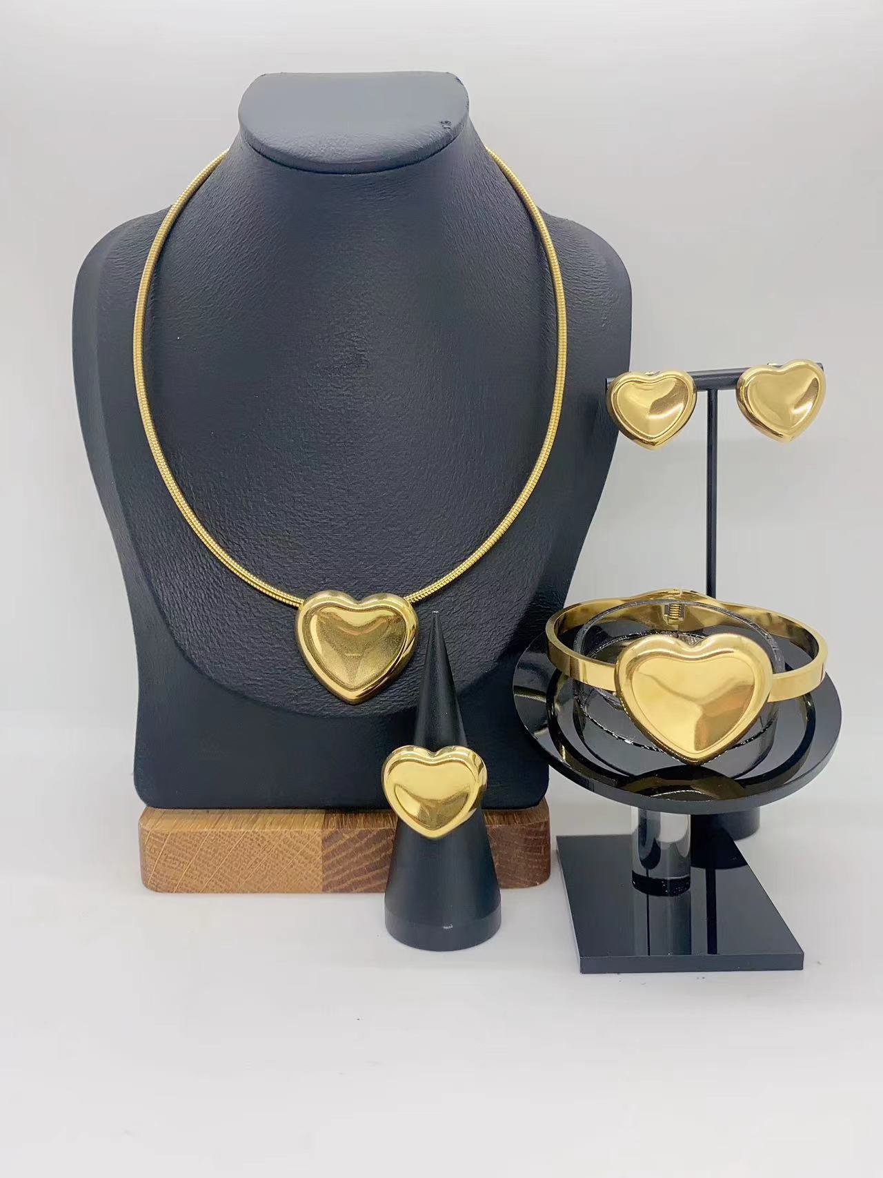 Fashion Trend Ins Style Exaggerated 304 Stainless Steel Smooth Heart Necklace Earrings Ring Bracelet Set Snake Chain