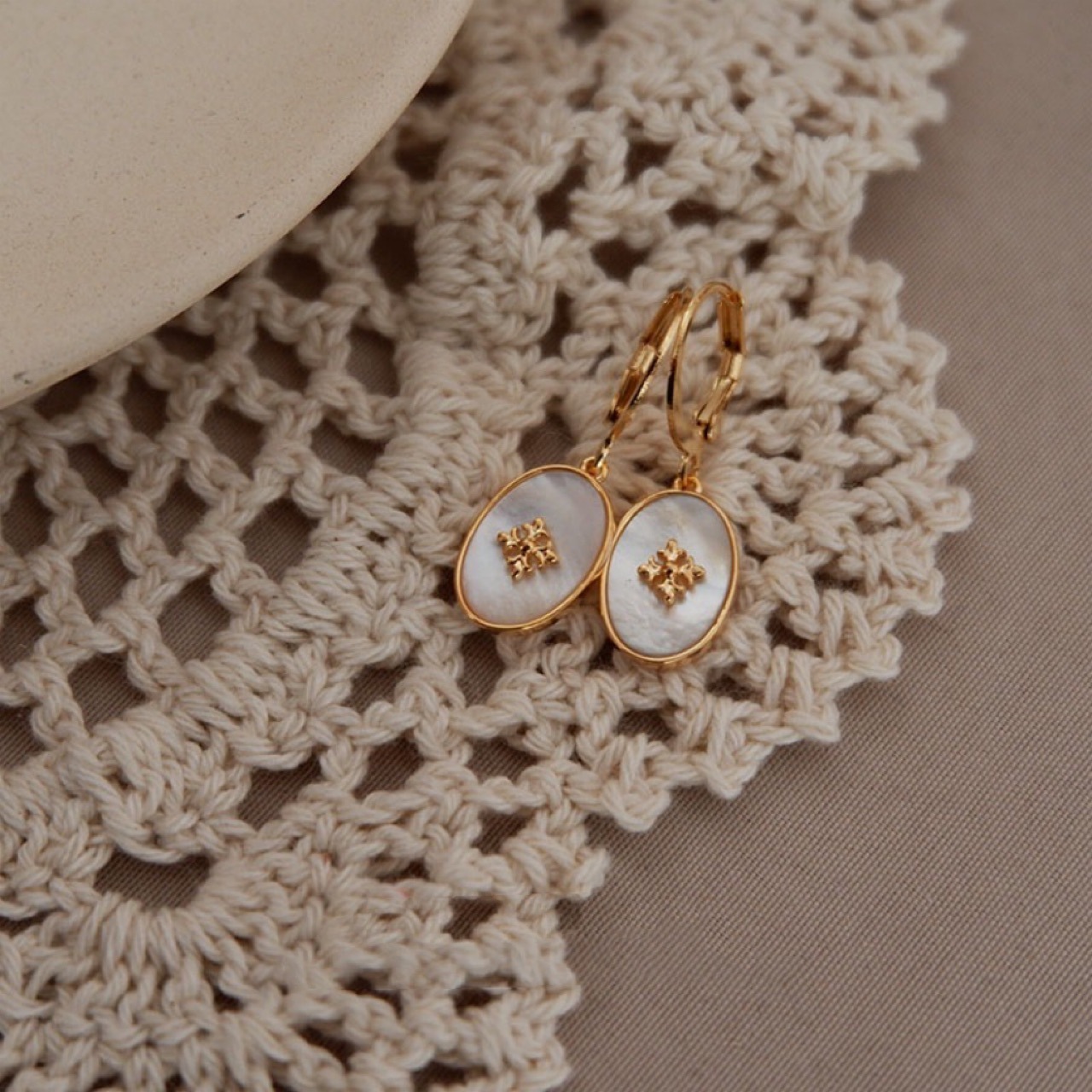 Handmade Shell Earrings For Women, Fashionable Geometric Pattern, Thick Gold-Plated, Printed Autumn/Winter Style Jewelry Earrings Accessories