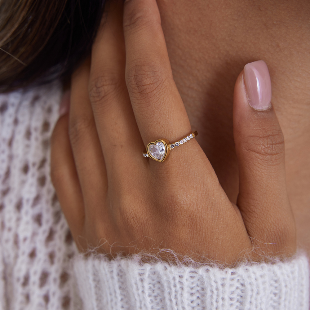 Women's Classic Style 18K Gold 304 Stainless Steel + Zircon Heart White Zircon Ring Size 7