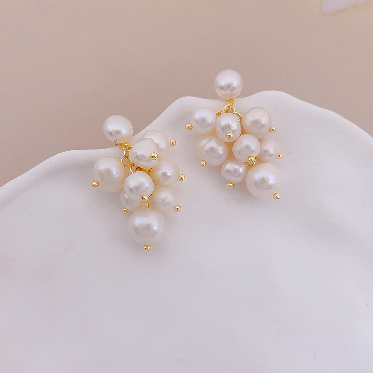 New Style Fresh Summer Colorful Grape Freshwater Pearl Earrings Women Sweet Elegant Versatile Pearl Studs Geometric Pattern