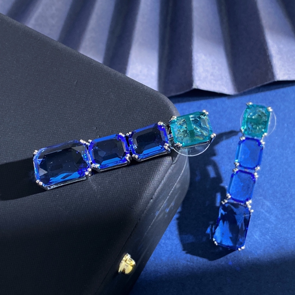 Elegant  Short Necklace With Zircon For Party Flashy And Fashionable Versatile Accessories Geometric Pattern Daily Wear Silver Ear Studs