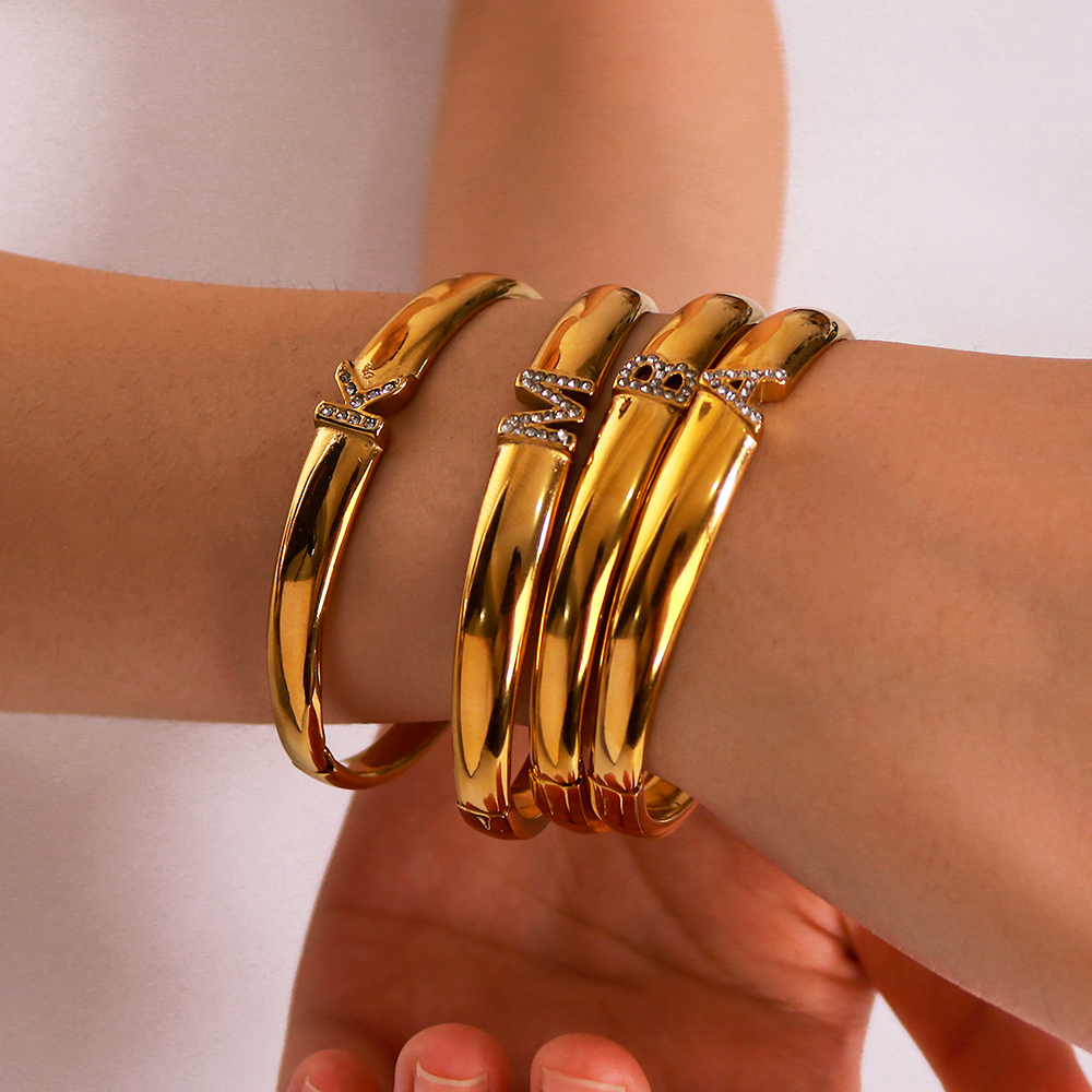304 Stainless Steel Letter PVD Coated Rhinestones 18K Gold 18K Real Gold Plated Real Gold Plated Vintage Style Simple Style Classic Style Waterproof Non Tarnish Inlay Gold Bangle