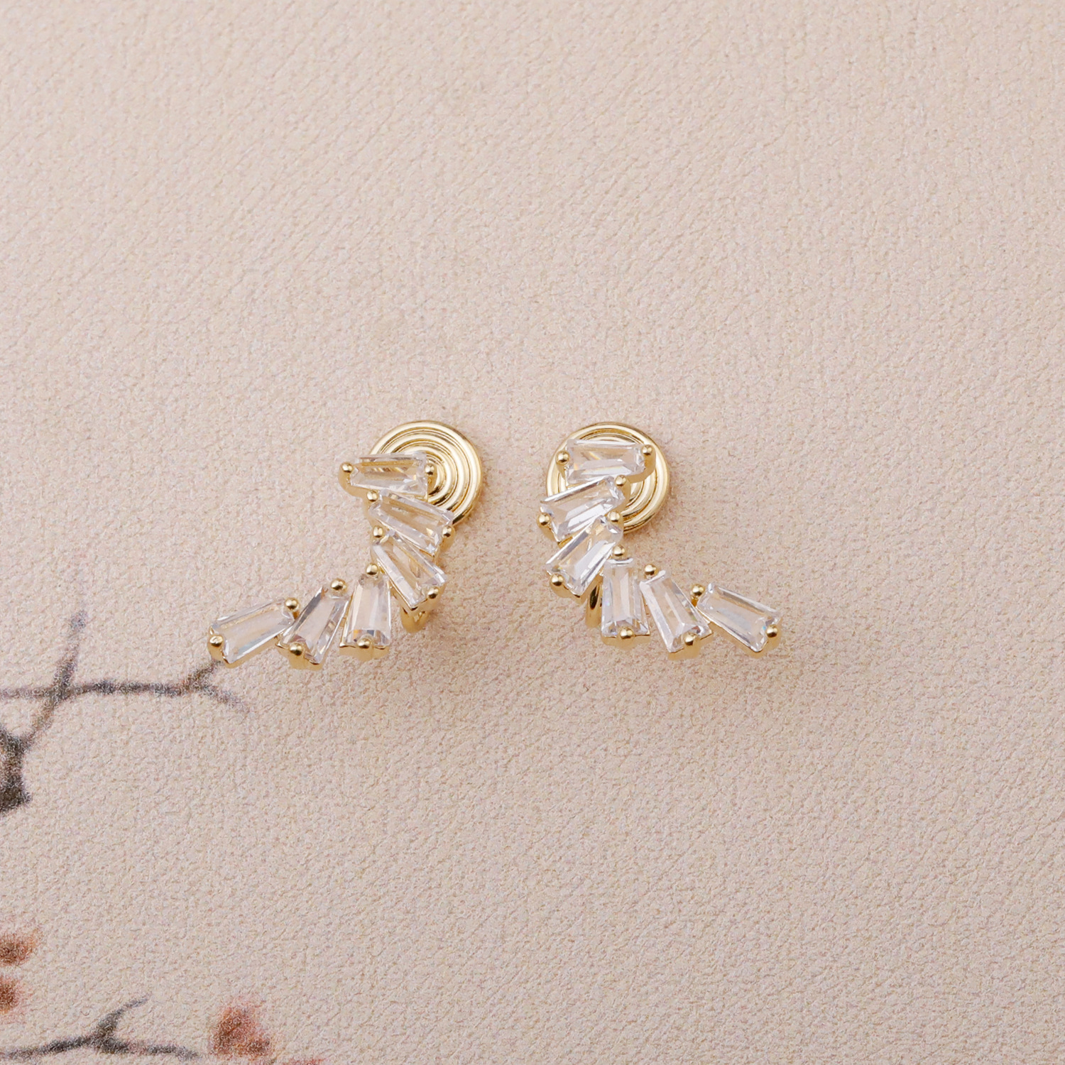 Fashionable Luxury Stone Ear Cuff No Piercing Mosquito Coil Tray Super Shiny High-End Feelings Women's Jewelry Earring