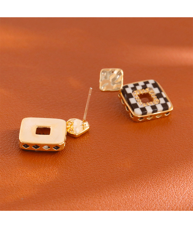 Fashionable Personality Chessboard Pattern Earrings Trendy Design Sense High-End Feelings Popular Internet Red Dangle Earrings