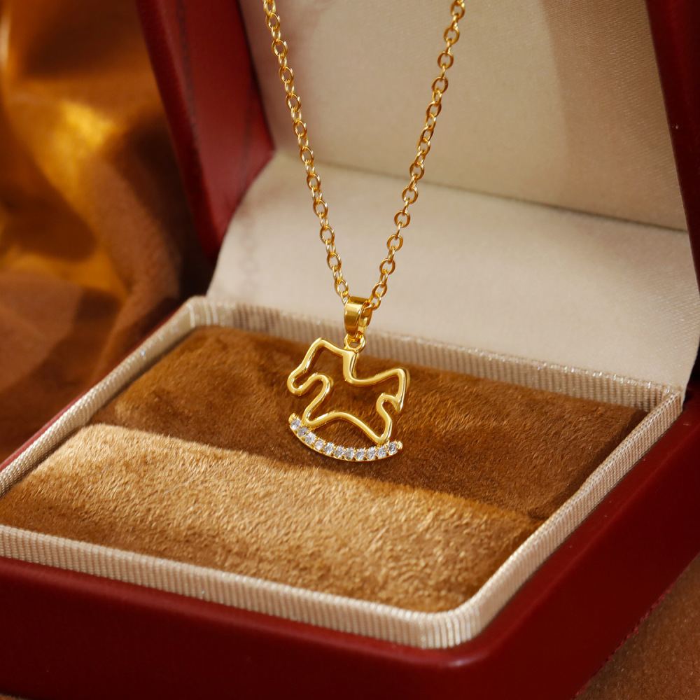 Elegant Rotating Horse Necklace With Ultra Mountain Zirconia Fashionable Design Dainty Holed Chain For Women Geometric Pattern
