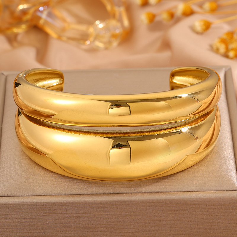 1pcs - Double Color Light Side Stacked Wide Bracelet Set!The Design Is Eye-catching And Classic, With A Metallic Smooth Texture And Gold-silver Contrasting Colors, Showcasing Ingenuity And Elegant Luxury Charm - Paired With Stainless Steel Material