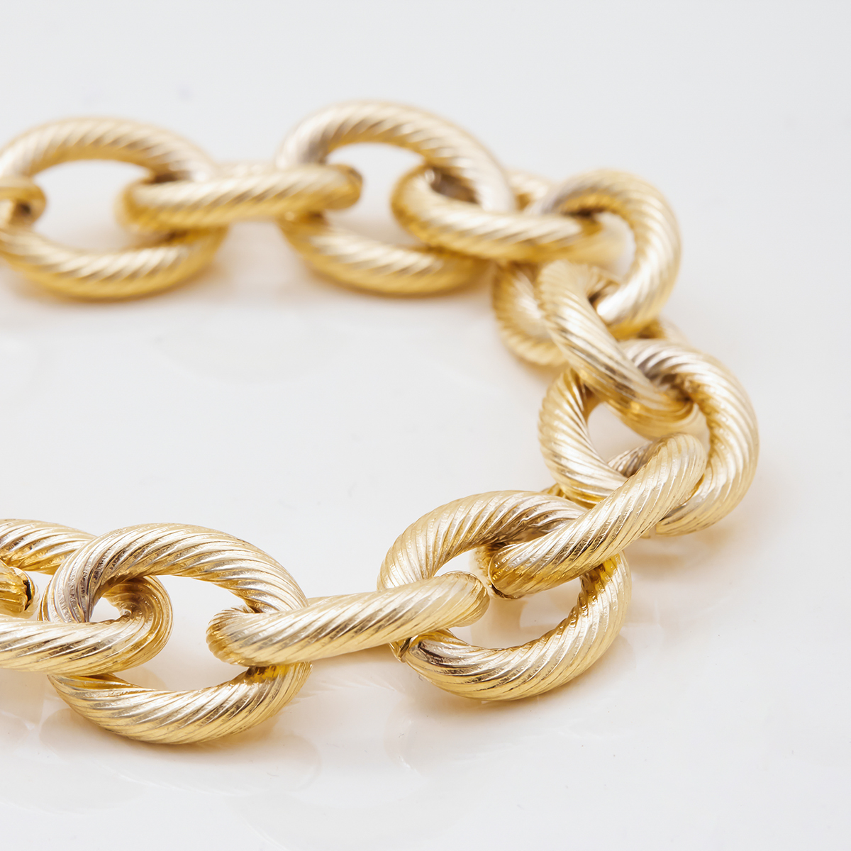 Ladies Vintage Style Stainless Steel Cross Chain Bracelet Screw Thread 18K Gold Plated Adjustable Length Travel Friendly Jewelry