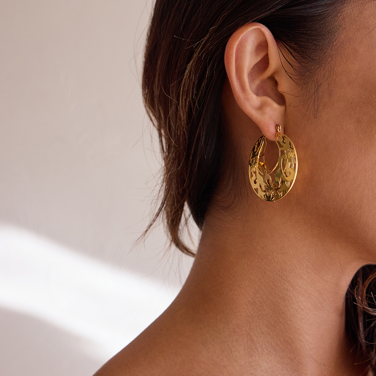 Women's Style - Vintage Style / 18K Gold Stainless Steel / Medieval Style Floral Lace Hollow U-Shaped French High-End Earrings Pair