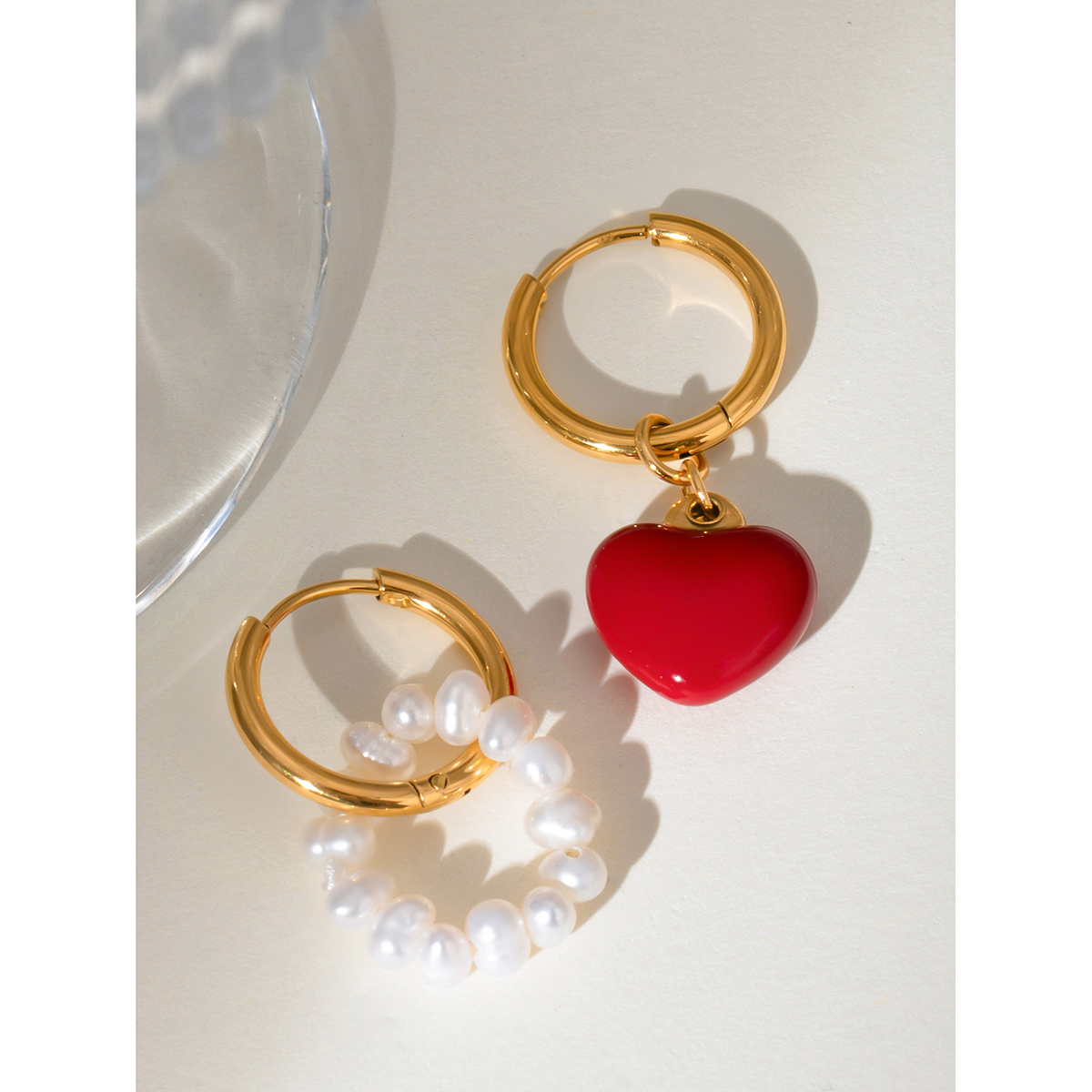 1 Pair Simple Style Classic Style Heart Shape Asymmetrical Enamel Pearl 304 Stainless Steel PVD Coated 18K Real Gold Plated Women's Red Charm Sleeper Hoop Earrings Drop Earrings