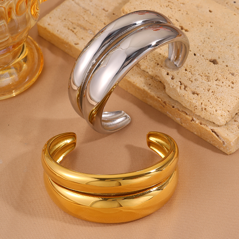 1pcs - Double Color Light Side Stacked Wide Bracelet Set!The Design Is Eye-catching And Classic, With A Metallic Smooth Texture And Gold-silver Contrasting Colors, Showcasing Ingenuity And Elegant Luxury Charm - Paired With Stainless Steel Material